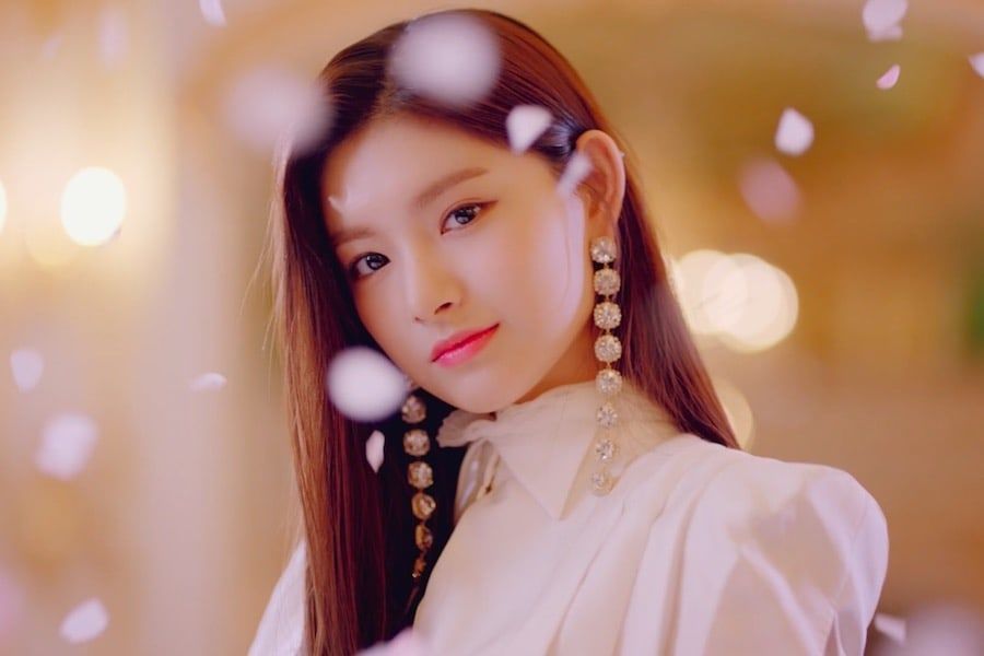 EVERGLOW Wang Yiren