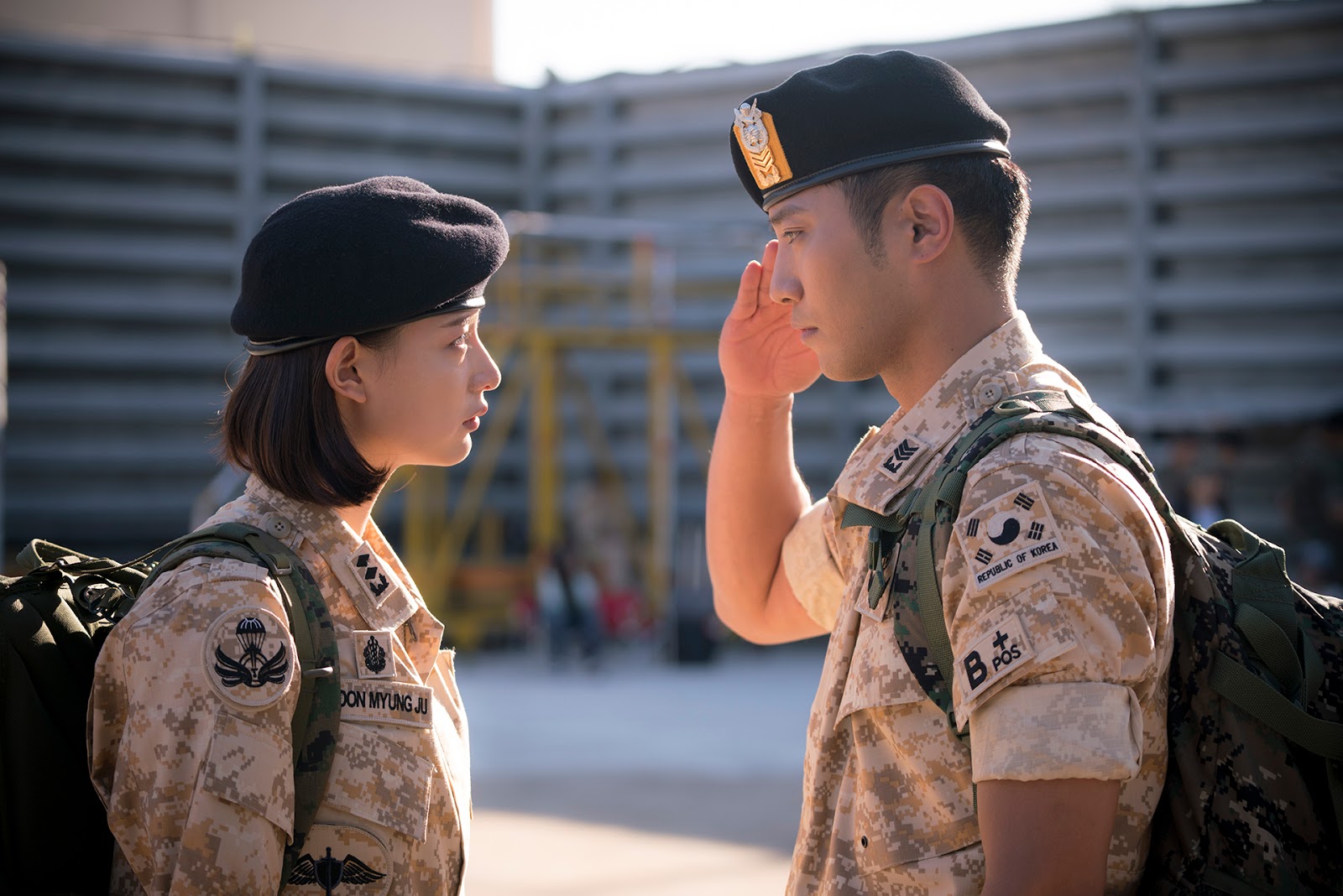 Jin Goo and Kim Jiwon in Descendants of the Sun