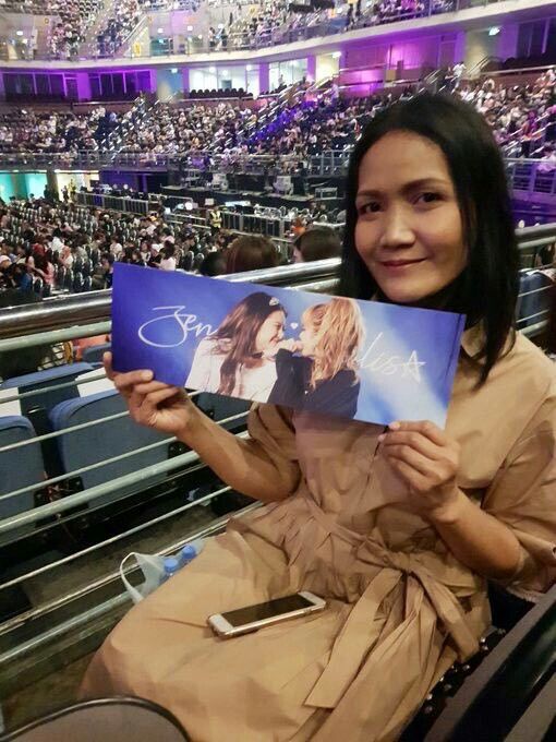 BLACKPINK Lisa Mother