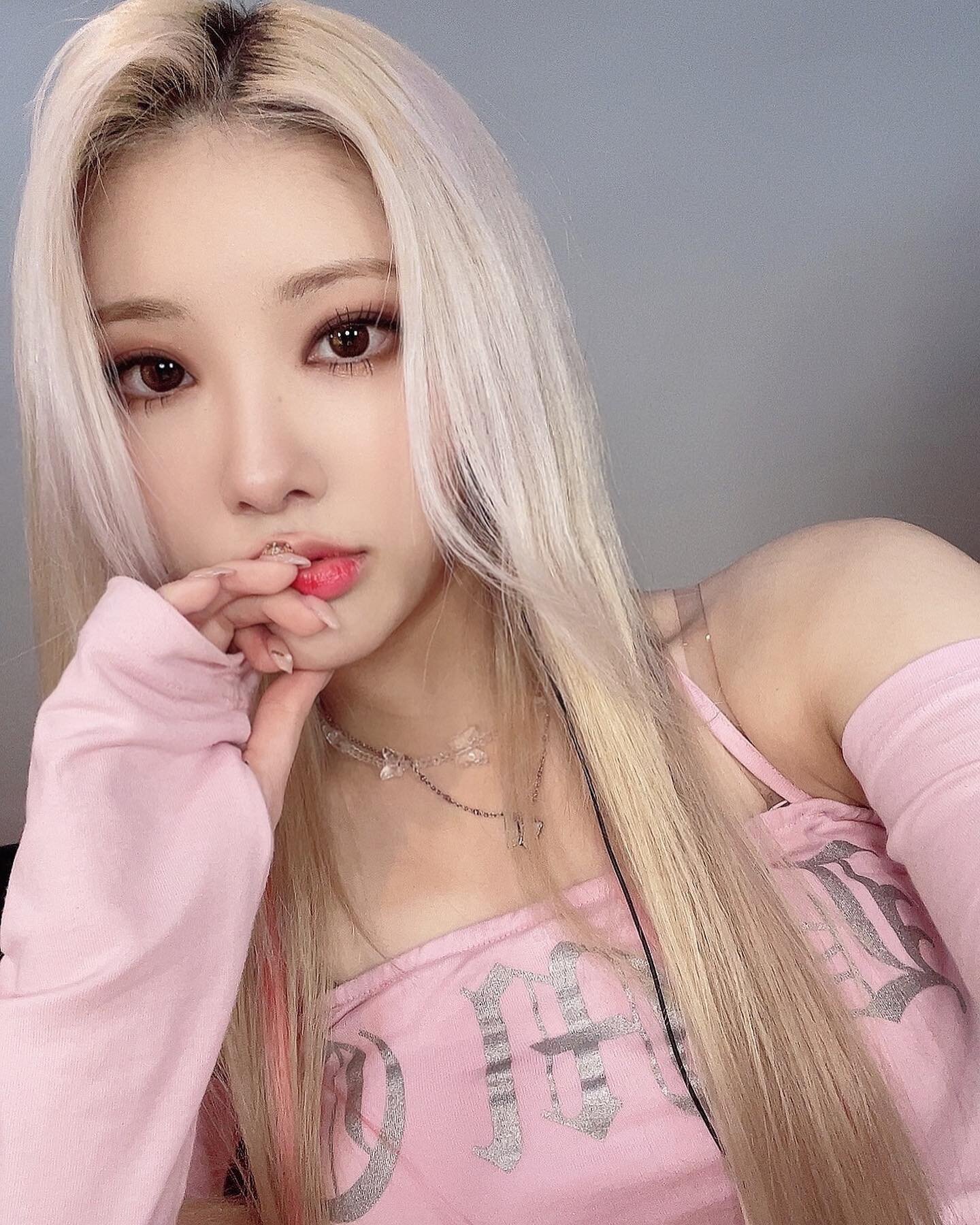 Purple Kiss Chaein